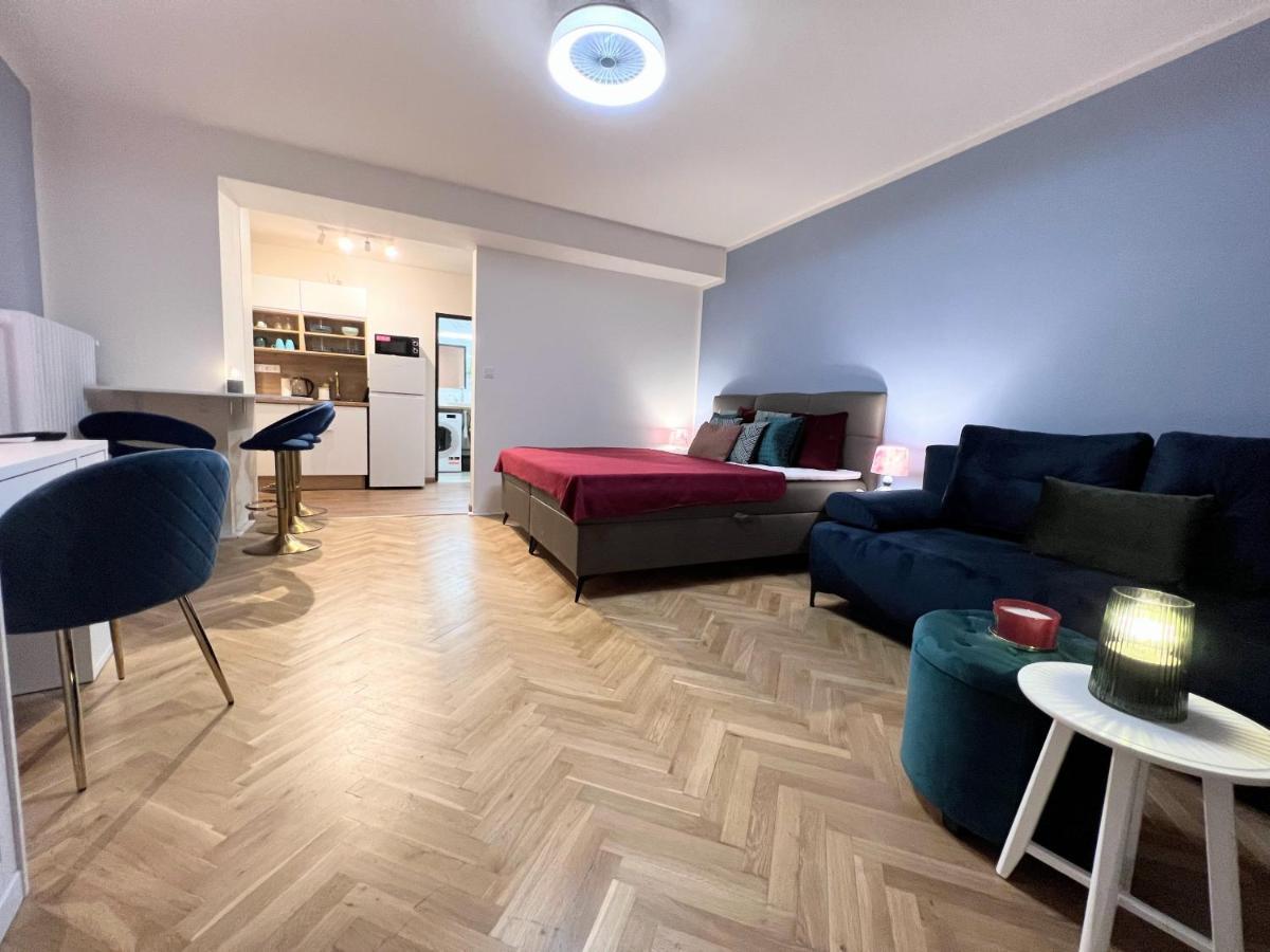 Quiet & Cozy Apartment/ Balcony / Popular Location Lägenhet *