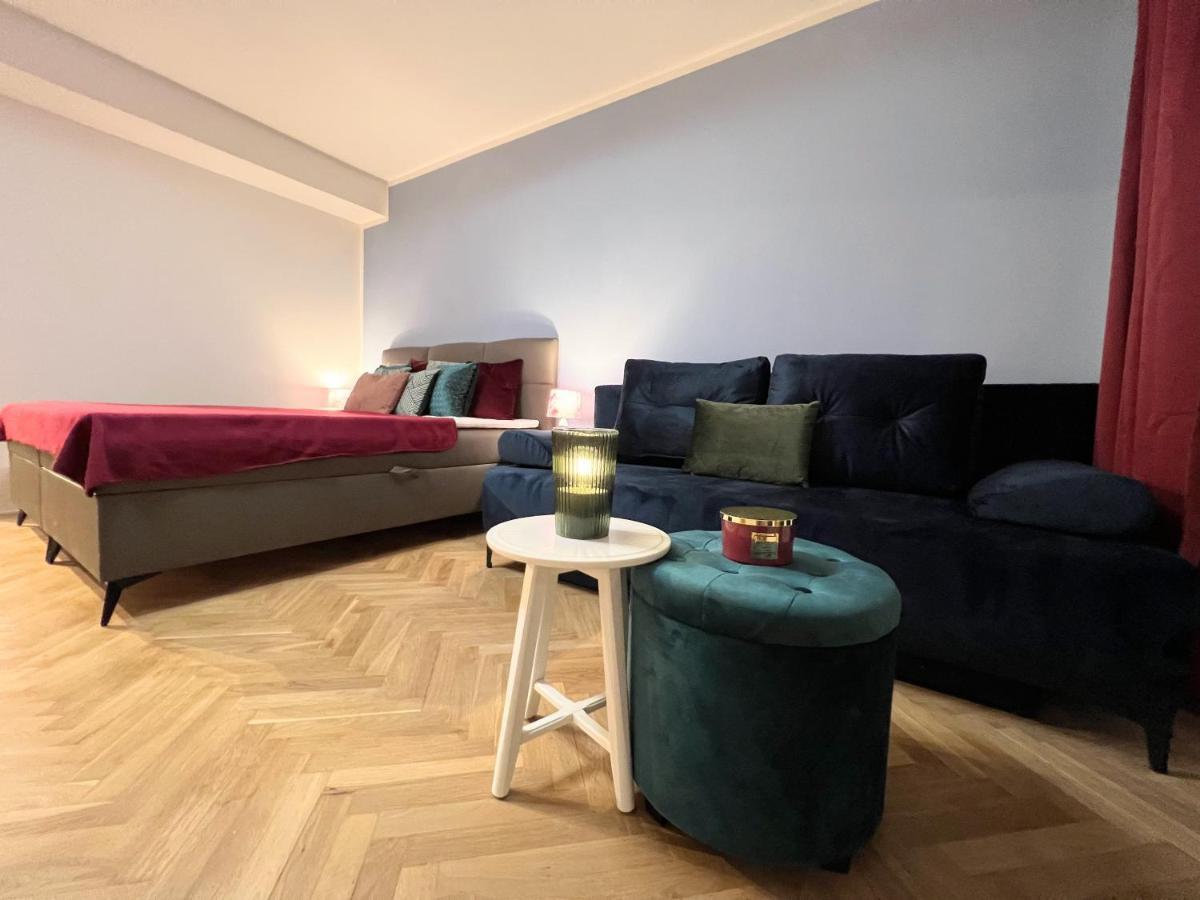 Quiet & Cozy Apartment/ Balcony / Popular Location Lägenhet *