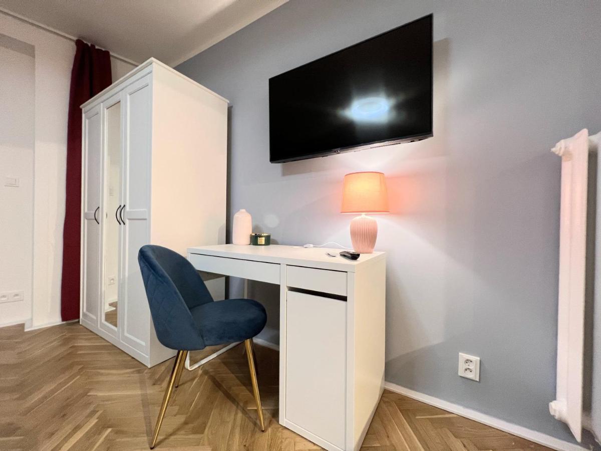 Quiet & Cozy Apartment/ Balcony / Popular Location Lägenhet Prag